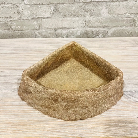 XL Imagitarium Corner Water or Food Bowl, Terrarium Decor
